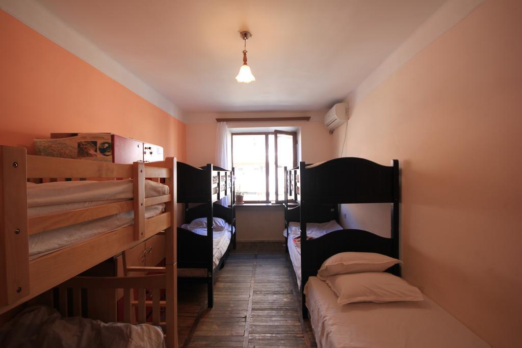 Center Hostel And Tours Єреван Номер фото