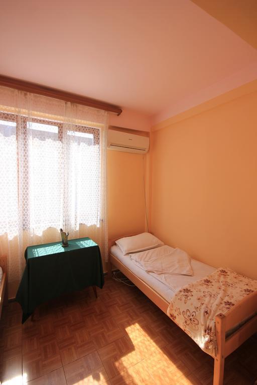 Center Hostel And Tours Єреван Екстер'єр фото