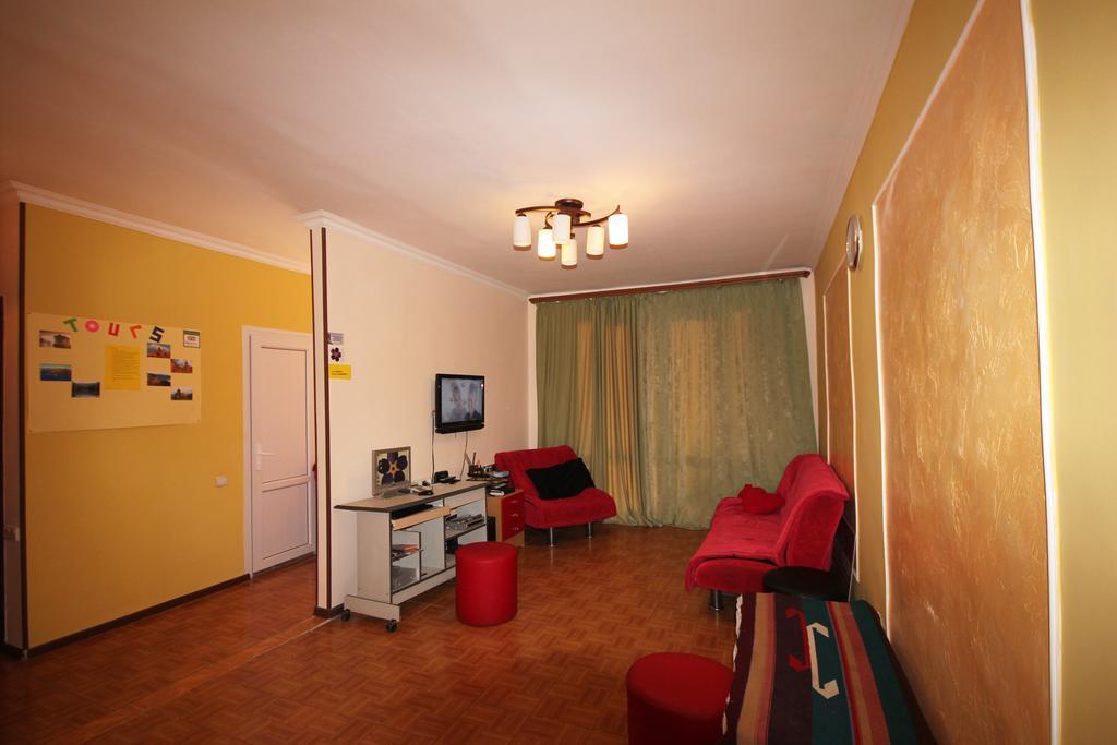 Center Hostel And Tours Єреван Екстер'єр фото
